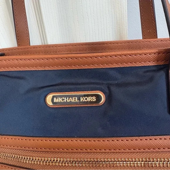 Michael Kors Navy Signature Logo Lining Kempton Nylon Tote - Picture 3 of 8